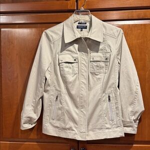 Jones New York Signsture. Womens Light Tan Utility Jacket. Perfect condition. 1X
